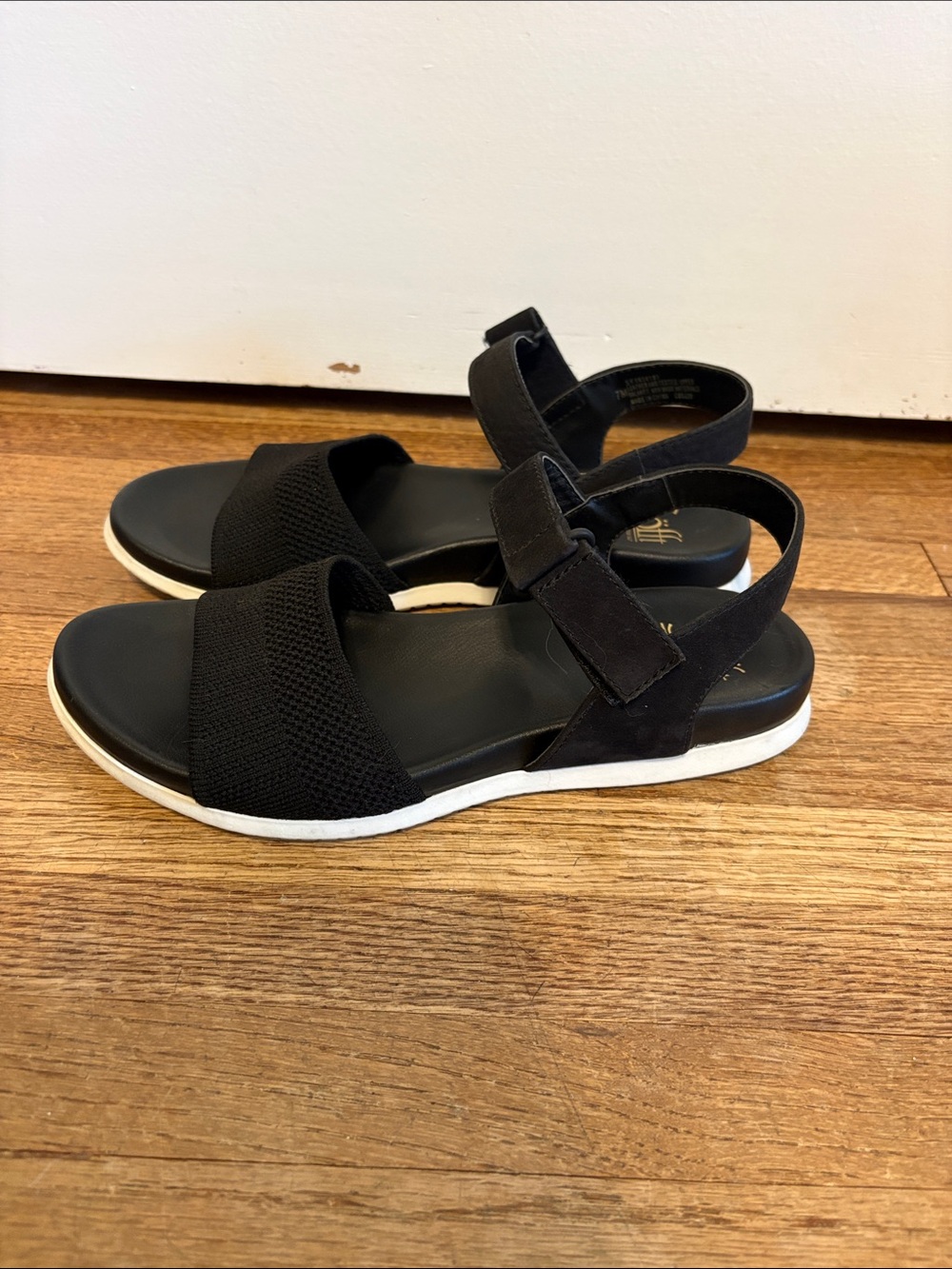 Sofft black sandals size 7